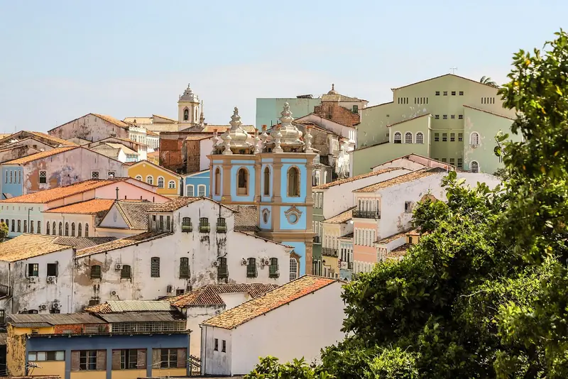 Casario do Pelourinho com as torres azuis da Igreja do Rosário dos Pretos