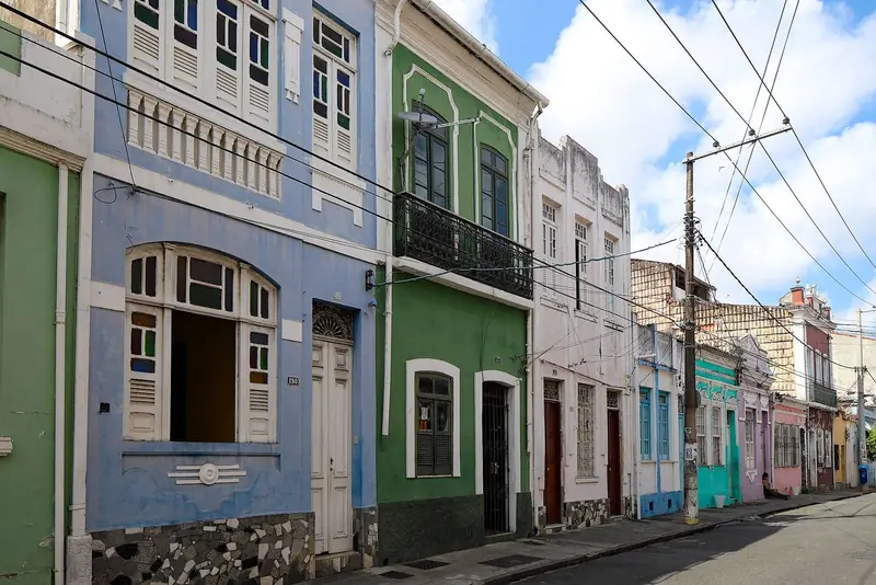 Sobrados coloridos da Rua Direita de Santo Antônio